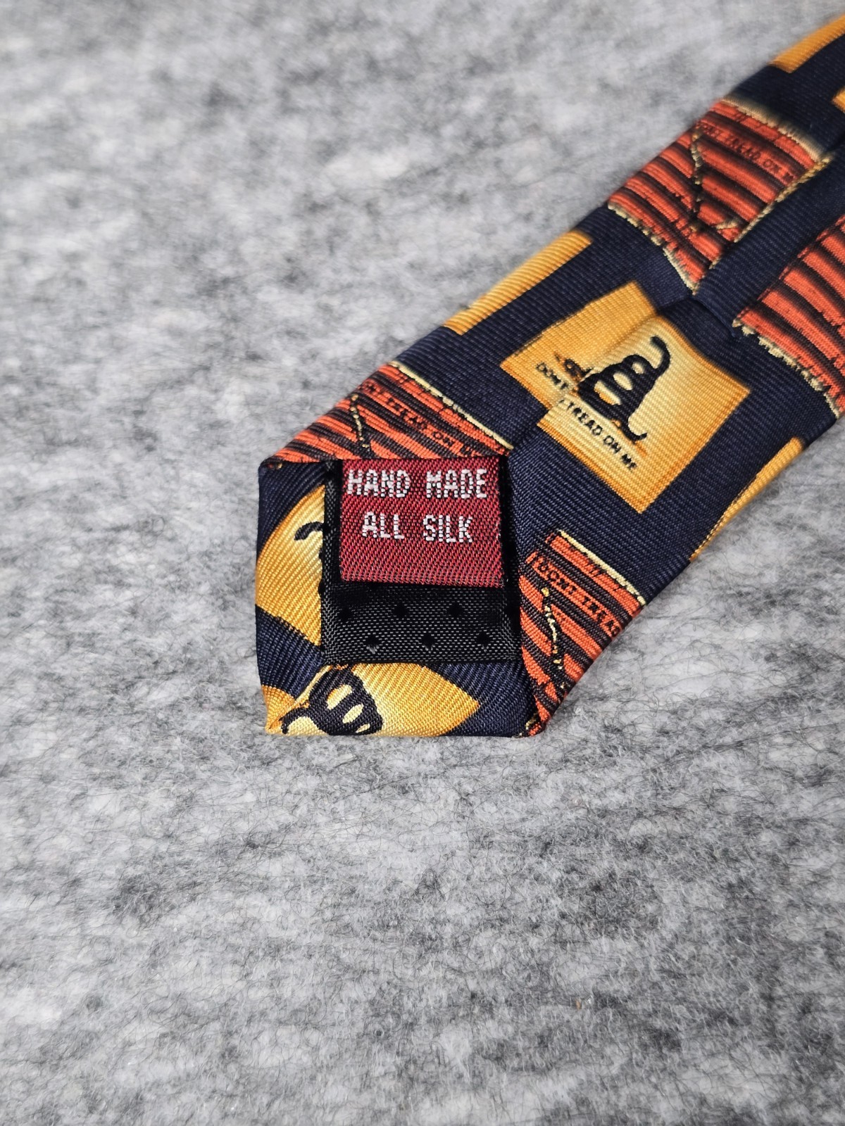 Museum Artifacts 100% Silk Tie Don’t Tread On Me Glasden Flag Rattlesnake 2A
