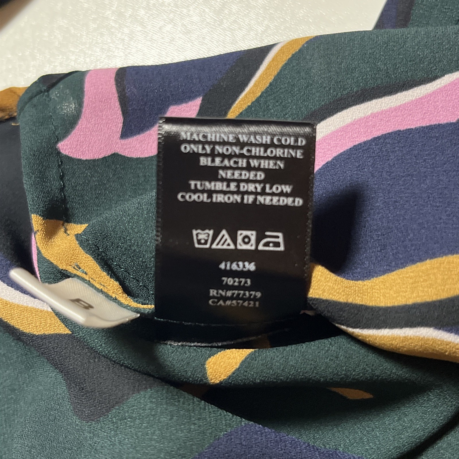 Ann Taylor Petite Leaf Blouse Sz XSP Green Multicolor Lightweight Button Up Top
