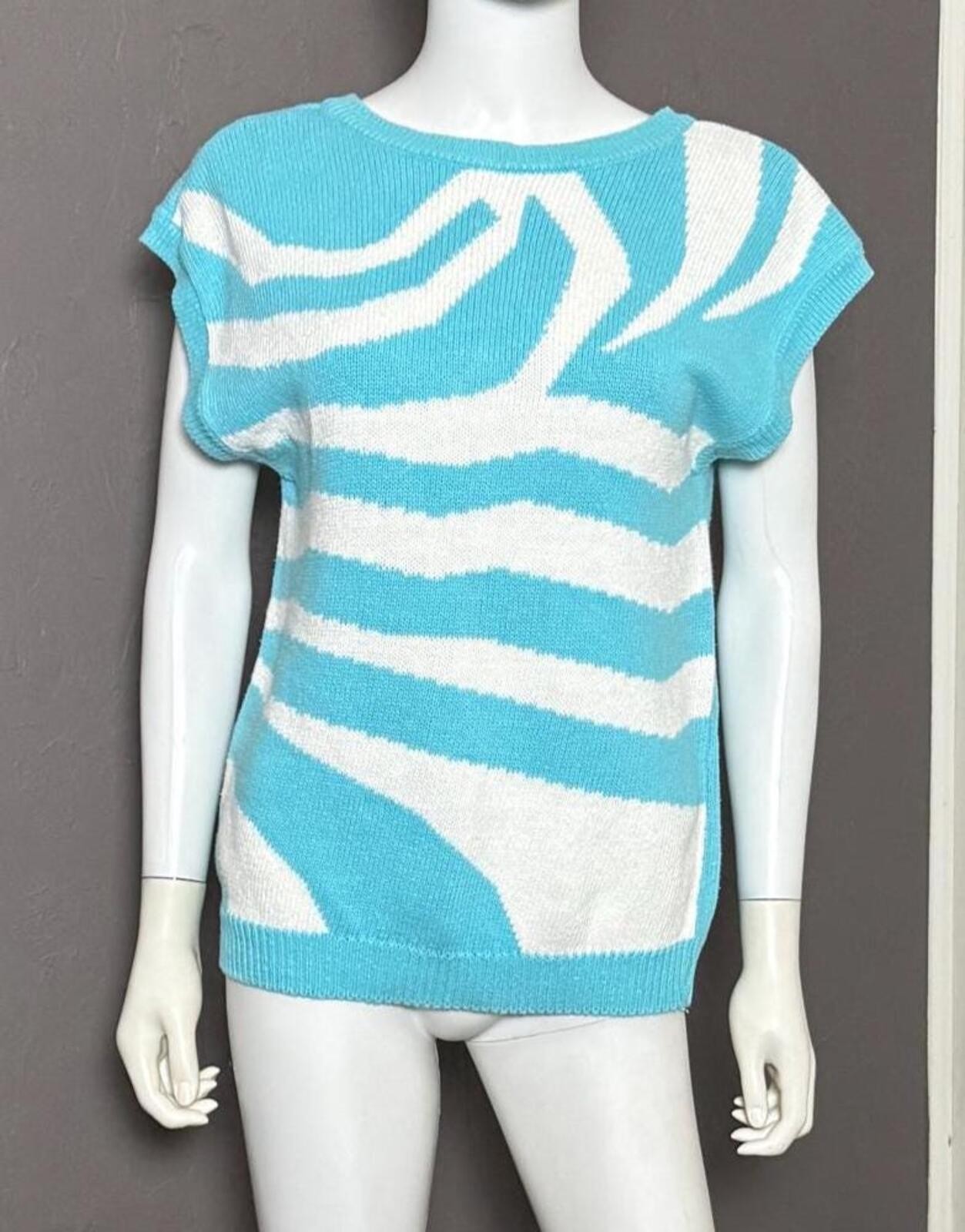 1980’s Turquoise and White Zebra Print Sleeveless Hand Knit Sweater Size M-L