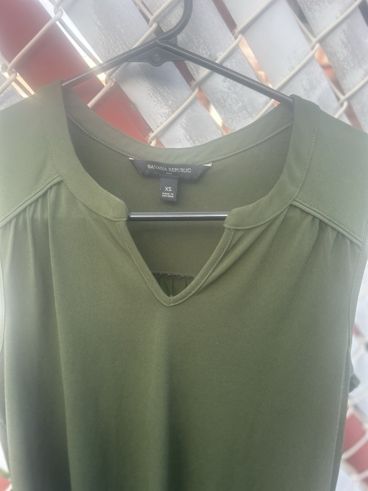 womens banana republic sleeveless olive green tank top blouse xs
