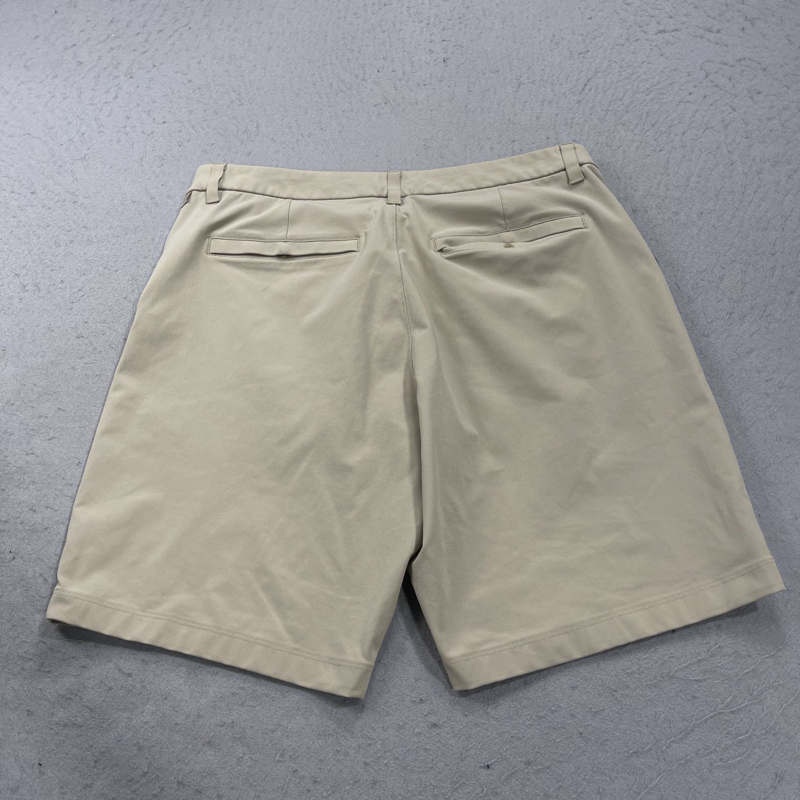 Lululemon Shorts Mens 34 Beige Chino Commission Classic 10 In Warpstreme Golf