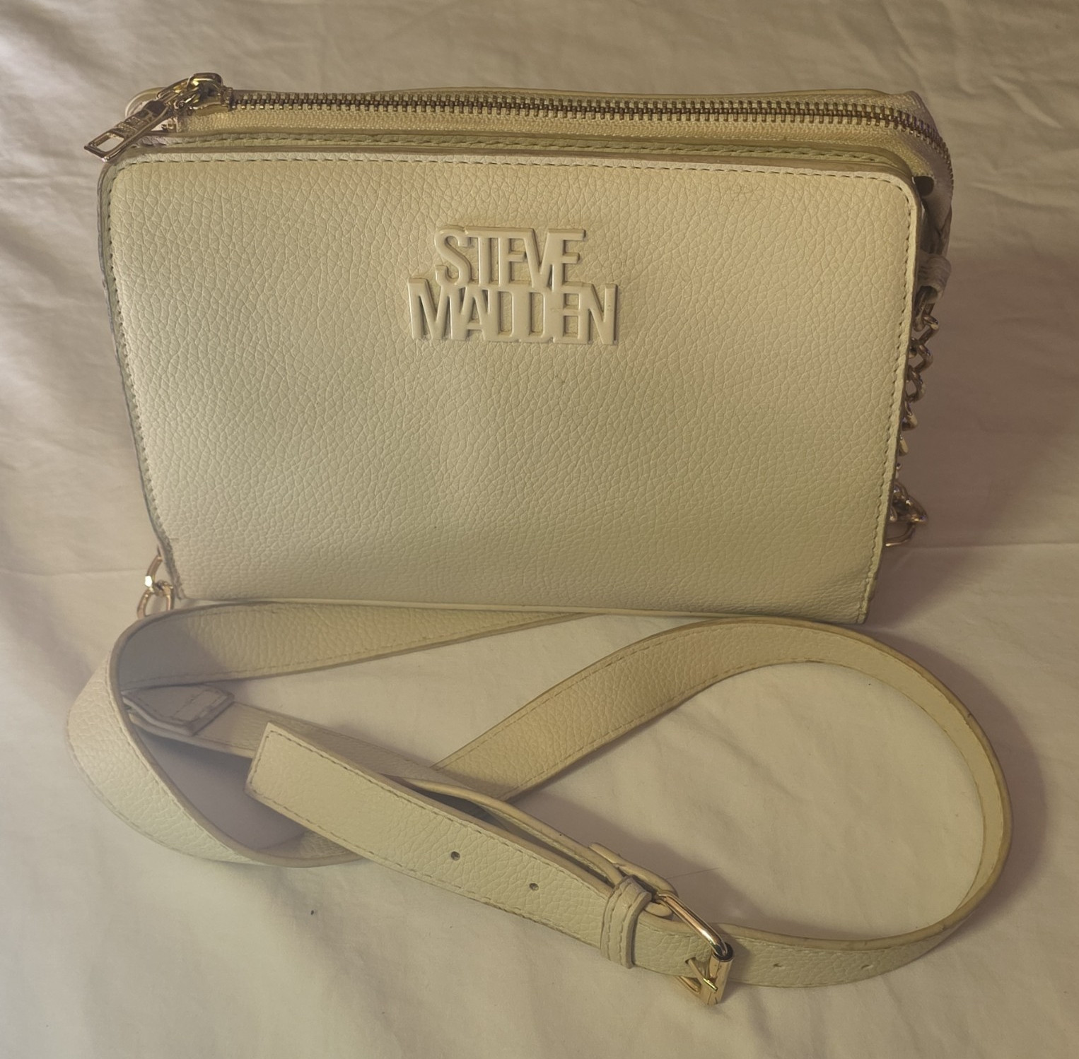 Steve Madden Women’s Small Beige Logo Crossbody Zip/Magnetic Chain Detach Strap