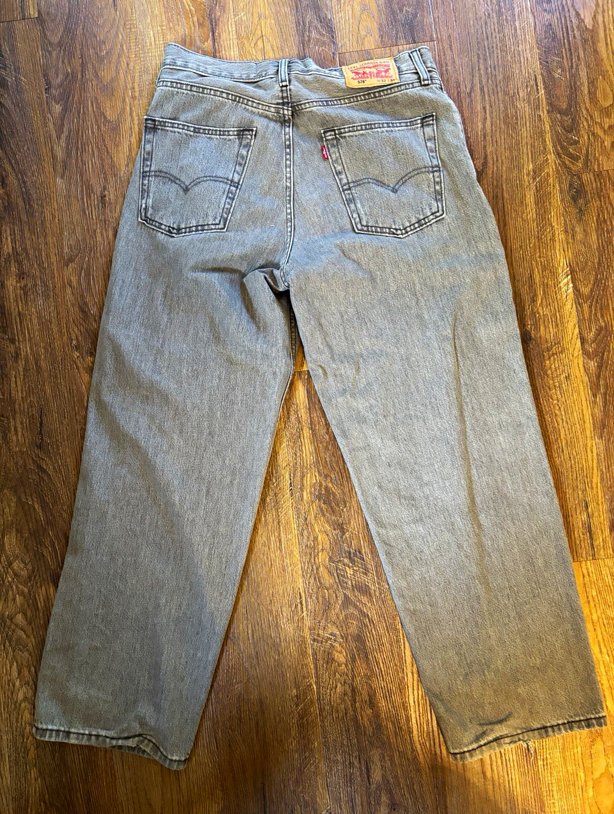 Levi’s Men’s Gray Baggy Denim Jeans Regular Fit Mid Rise Light Wash