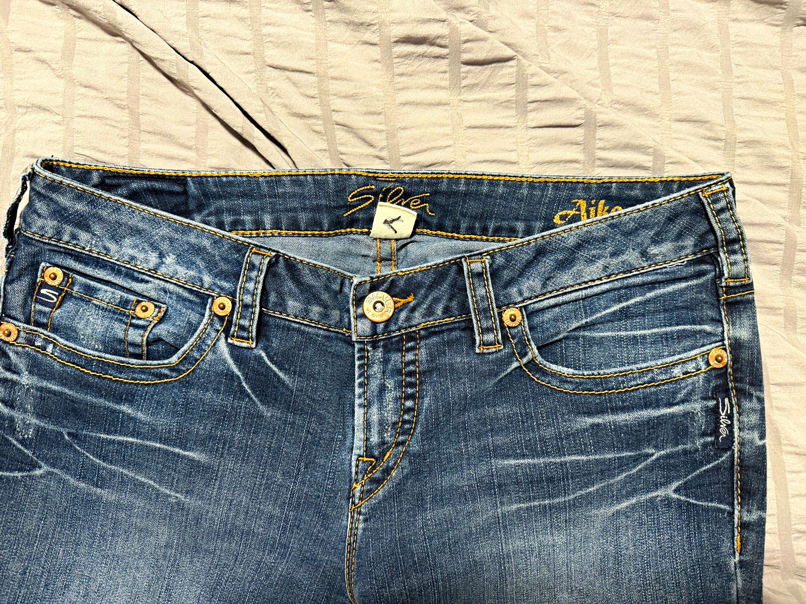 Silver Aiko Jeans Women’s Mid Rise Bootcut Blue Medium Wash size 32×31
