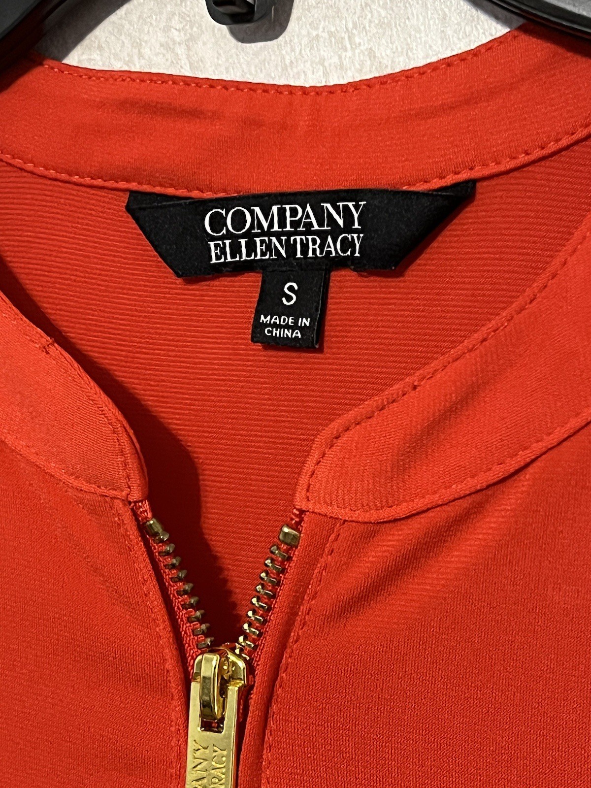 Ellen Tracy Red Tunic W/Zipper And Gold Buttons – Roll-tab Sleeves – Sz S