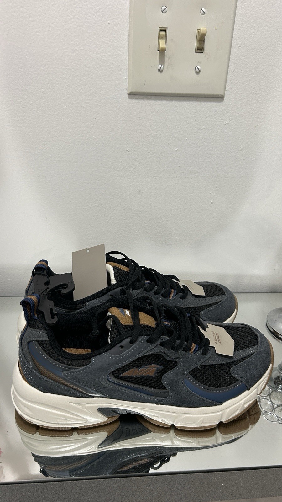 Avia 5000 Men’s Sneakers Size 10.5 Genuine Leather NWT Walking Comfort Shoes