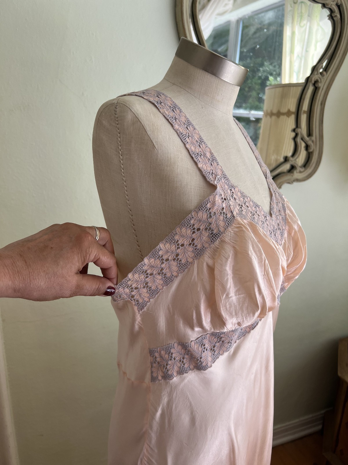 Vintage 1930s Rayon Bias Cut Satin Nightgown Dress Peach Embroidered Liquid 40 L