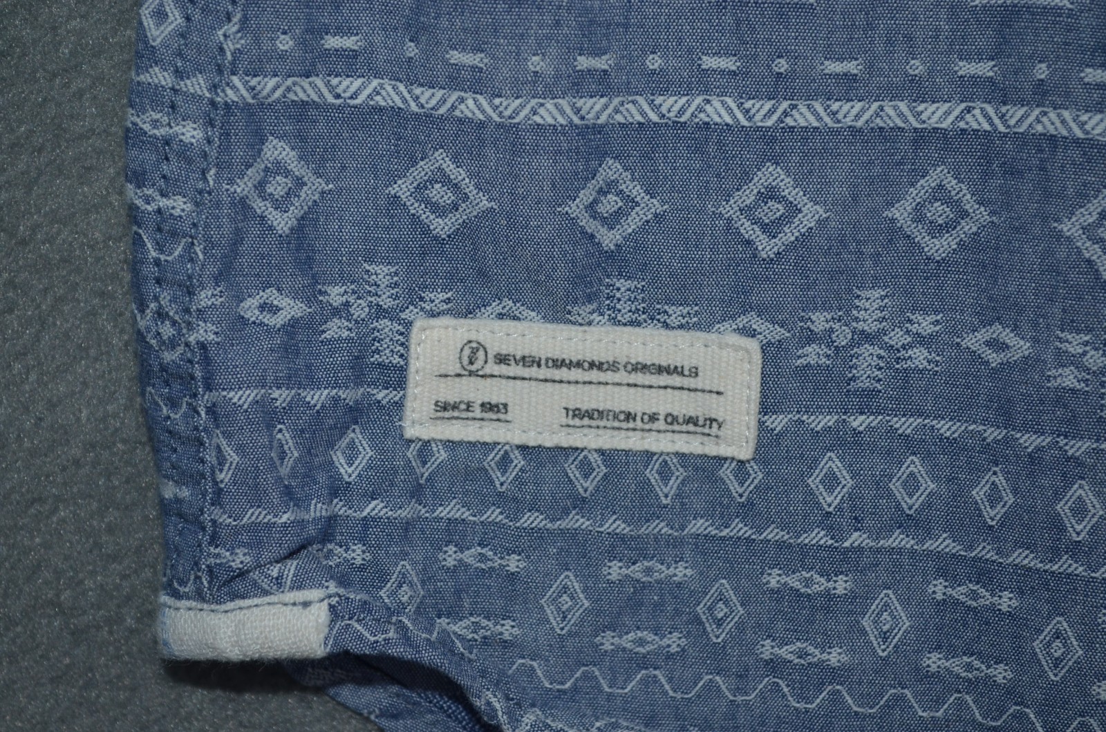 7 Diamonds Shirt Mens Medium Button Up Light Blue Aztec Sun Trails Cotton