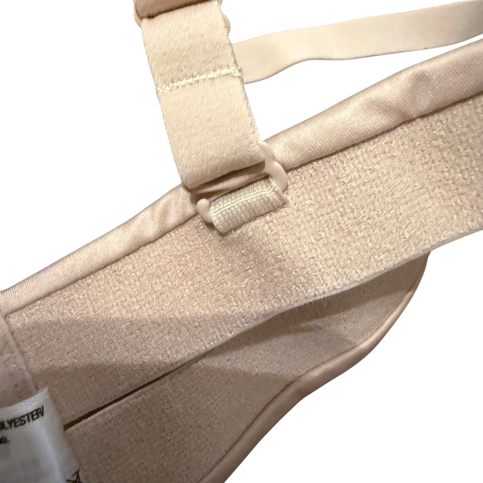 NWT maidenform small flaw as pictured beige size 40DD
