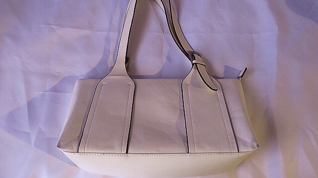White Handbag Tote Bag ( Pre-Owned/ EXCELLENT CONDITION)