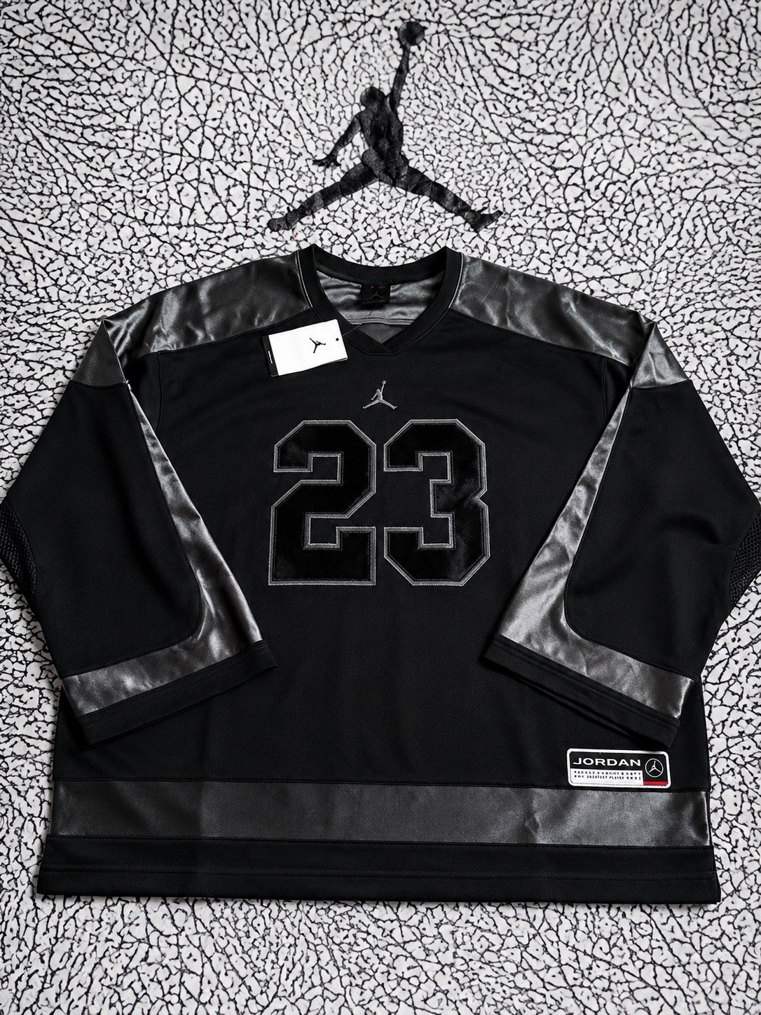 Air Jordan Nike Mens Essentials Hockey #23 Jersey Blackout Bulls Large NEW