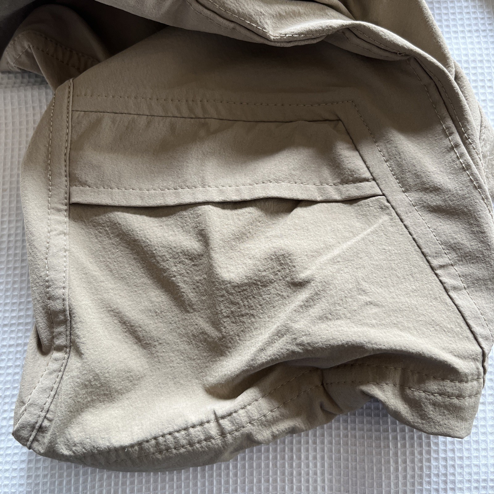 Mountain Hardwear Capris Womens 10 Tan 3/4 Pants Nylon Hiking Outdoor Travel