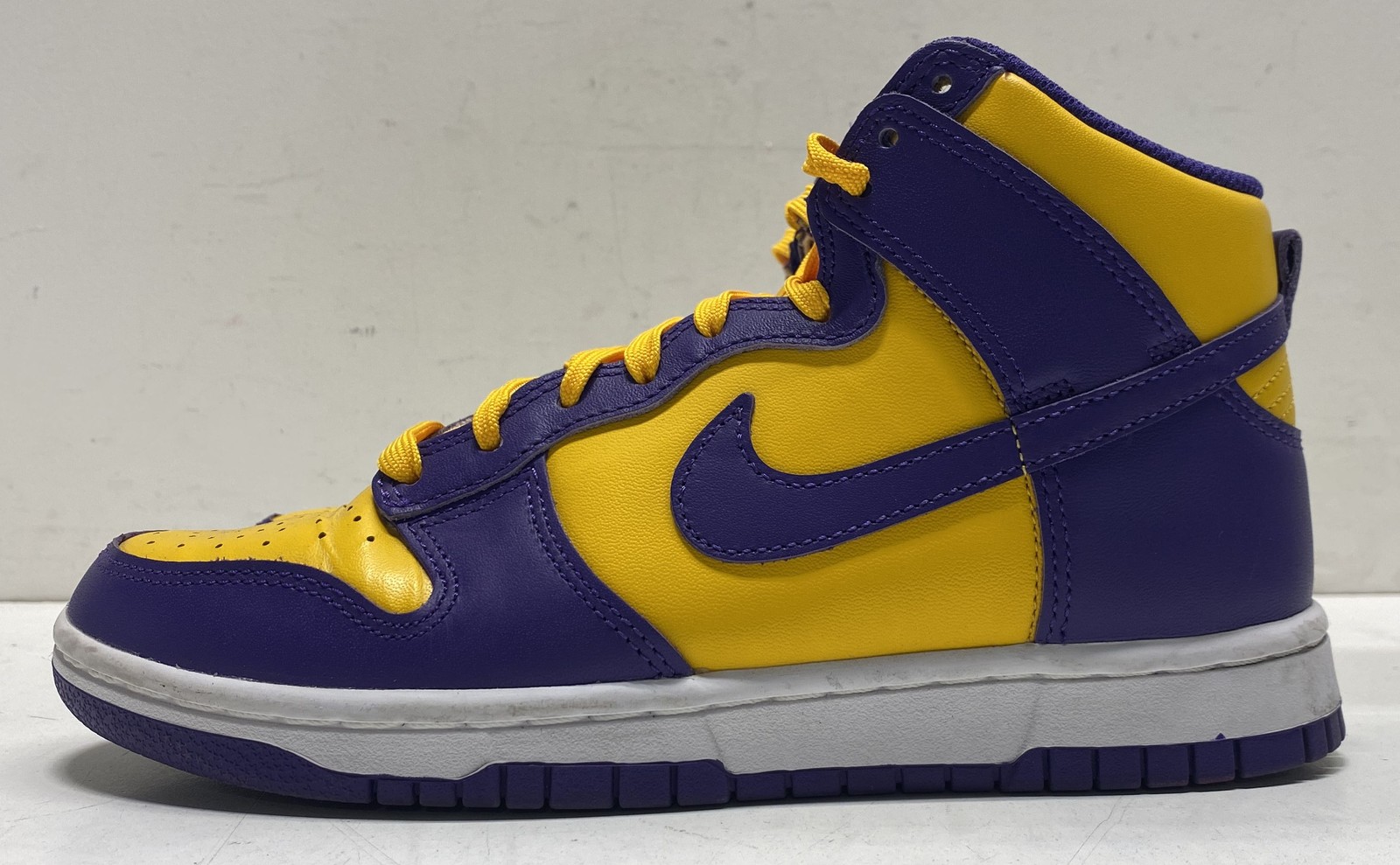 Nike Dunk High Retro Championship Purple Lakers High Top Sneakers Size 6