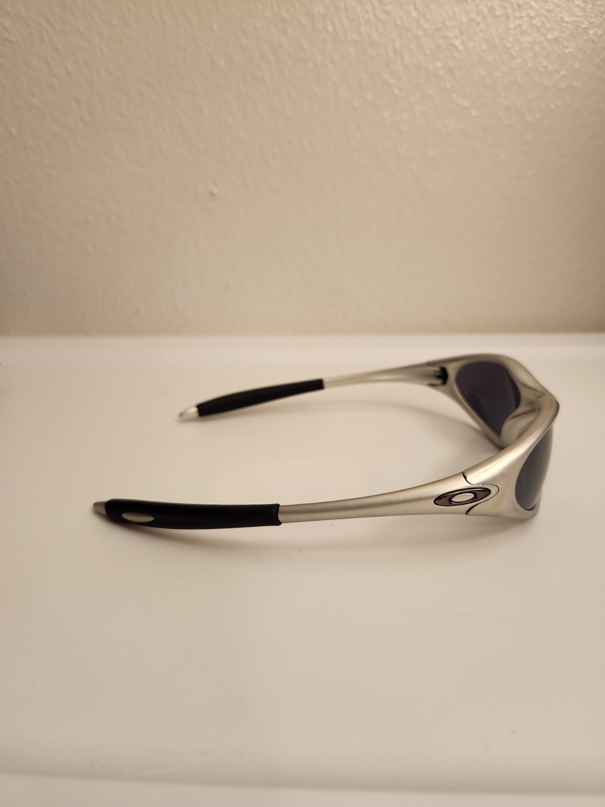 Vintage Oakley Minute Minute 1.0 Gen2 Sunglasses Sliver Frame Black Lenses Y2K