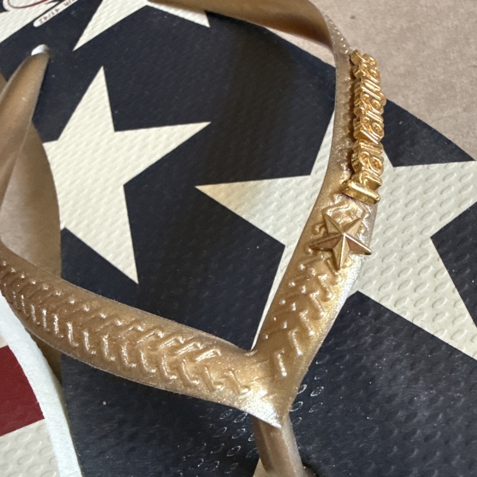 Havaianas Slim US Flag with Gold Straps and Metal Logo 39/40 Preowned Excellent