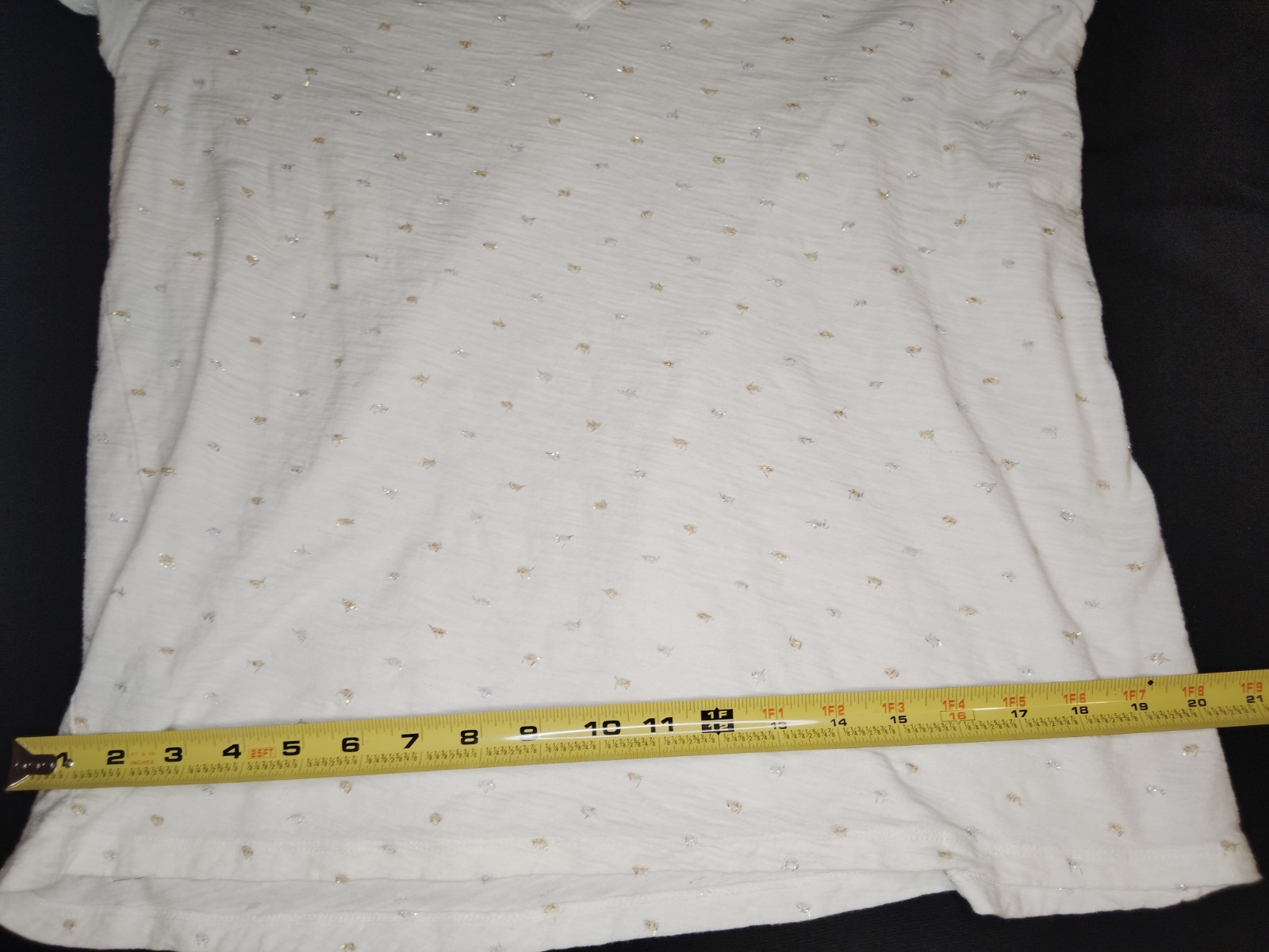 a.n.a Womens L White V-Neck Tee Shirt Gold Silver Foil Print Short Sleeve Top