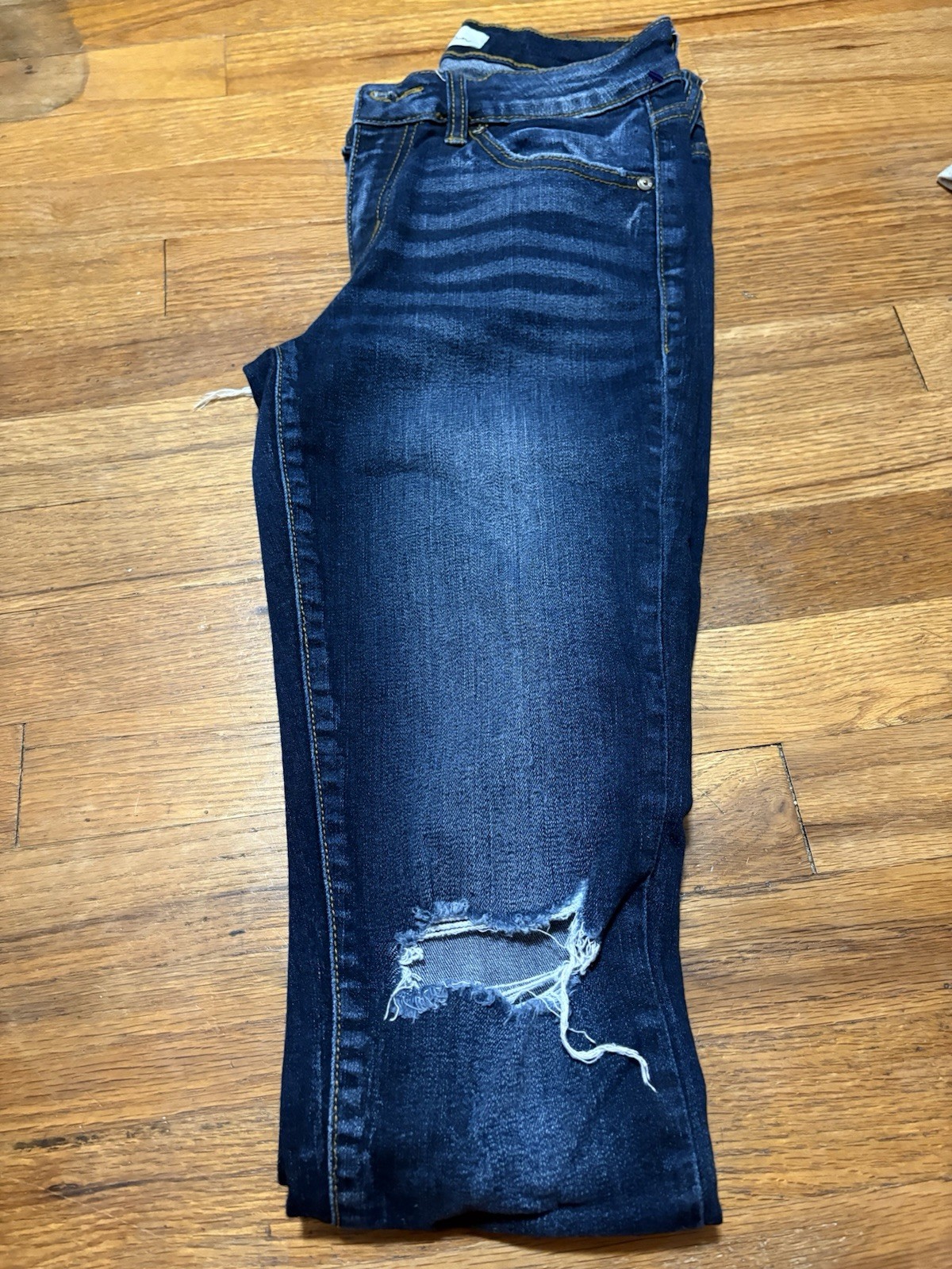 Kancan Women’s Dark Wash Distressed Skinny Blue Denim 5-Pocket Jeans