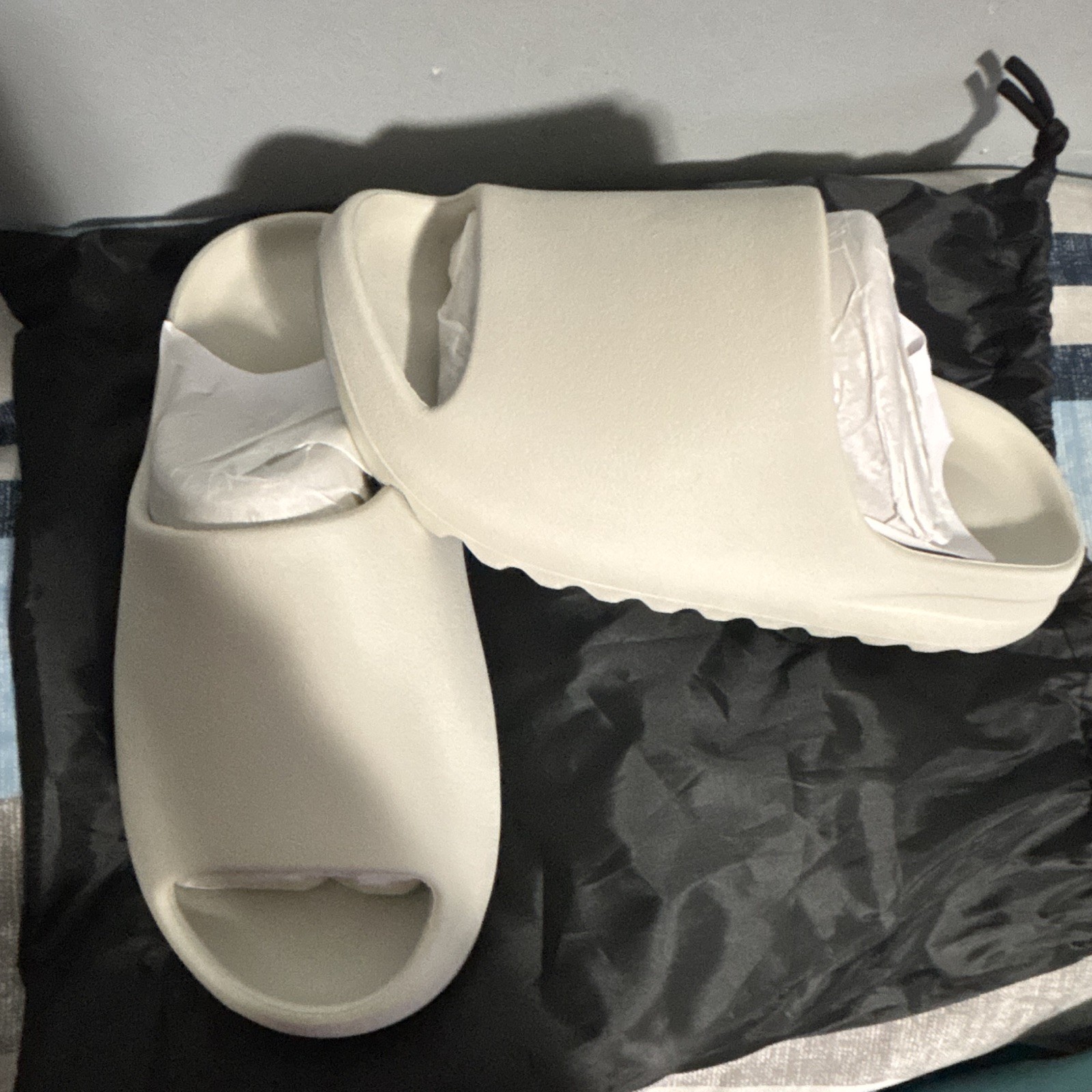Yeezy Slides Men’s Cream Rubber Slide Sandals Open Toe Slip On Logo US 9
