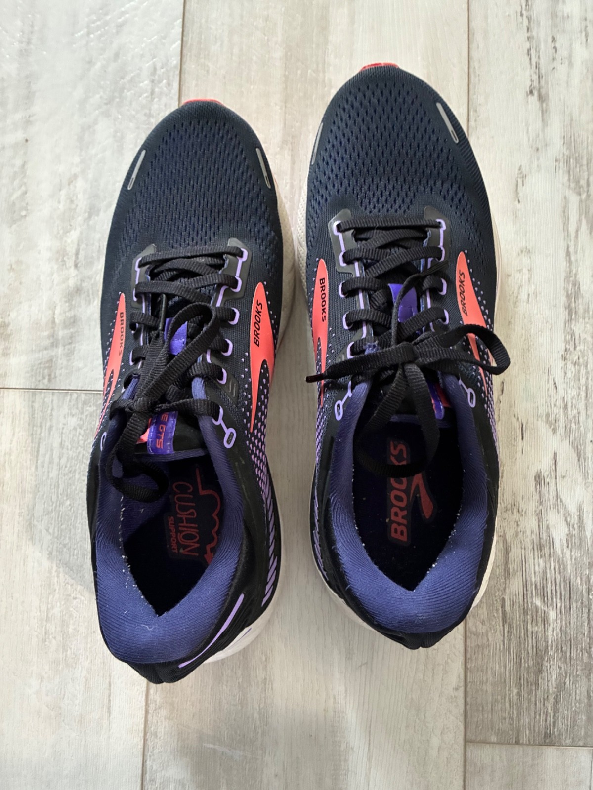 Brooks adrenaline gts 22 women size 11.5, black/purple/coral,