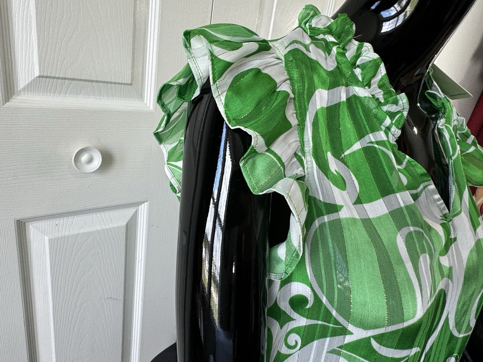 ✅Pleione Blouse ✅Ruffle Sleeve Top ✅ Small ✅Green And White ✅Gold Pinstripe ✅NEW