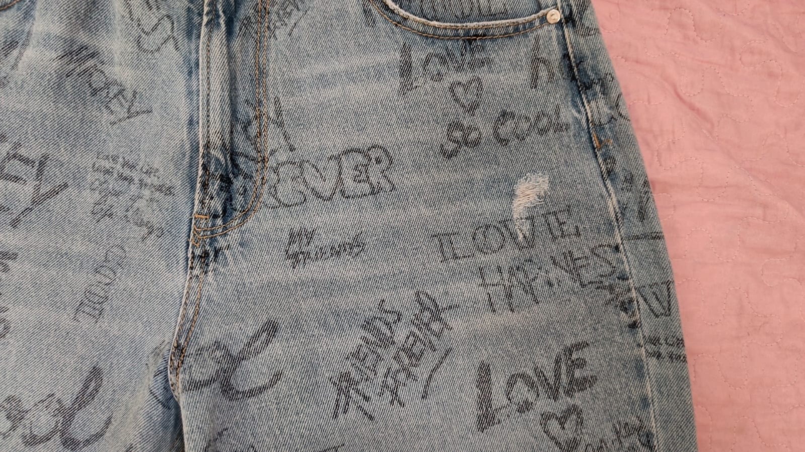 Disney Mickey Mouse Stradivarius Mom Jeans EUR 44 UK16 Graffiti Print