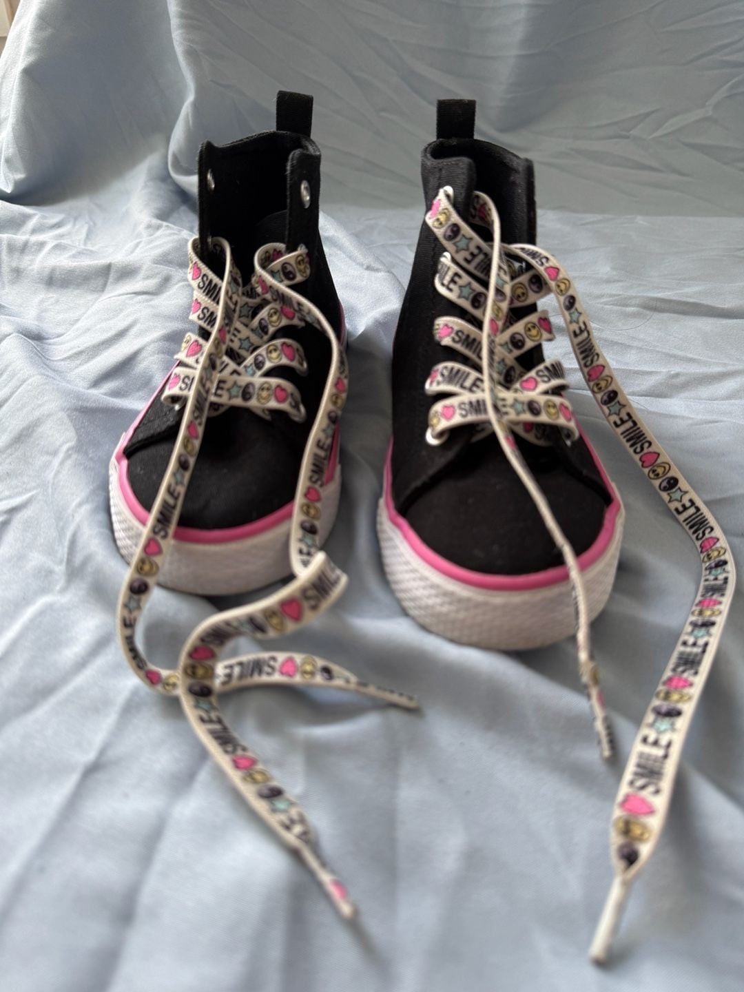 Girls Glitter Happy Face High Top Sneakers – BLACK