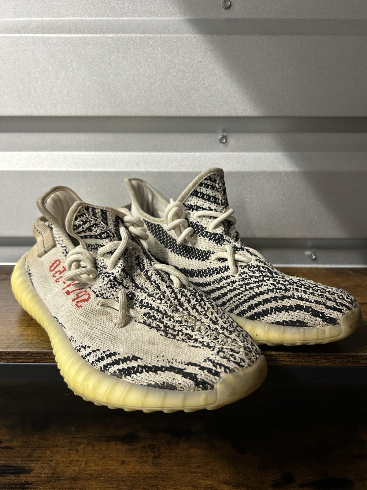 adidas Yeezy Boost 350 V2 Zebra 9 US No Box