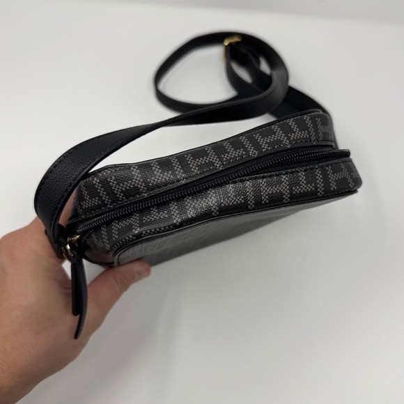 NWT Tommy Hilfiger Crossbody Monogram Logo Gray Women’s Bag 8×6.75×2.25
