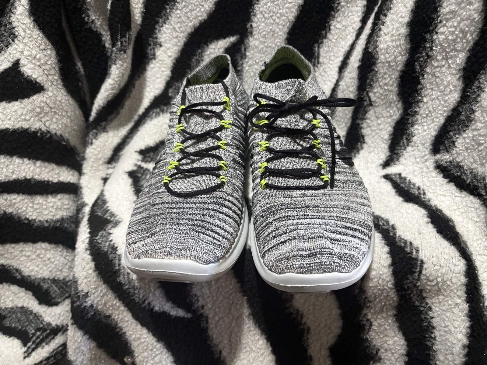 Size 8.5 – Nike Free RN Flyknit 2017 White Black Stealth Stylish Kicks