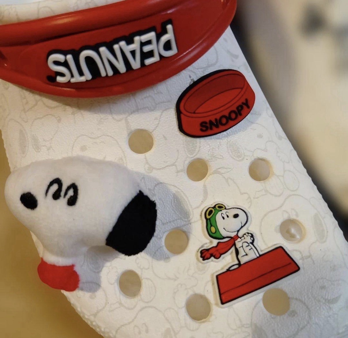 New Crocs x Peanuts Snoopy Classic Clogs White Red JP23 EU37-38 With Original Ba