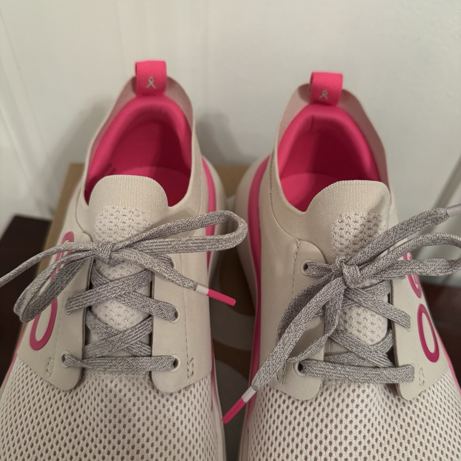 OOFOS OOmy Stride White Mesh Recovery Foam Sneakers Women’s Sz 8 Shoes Pink