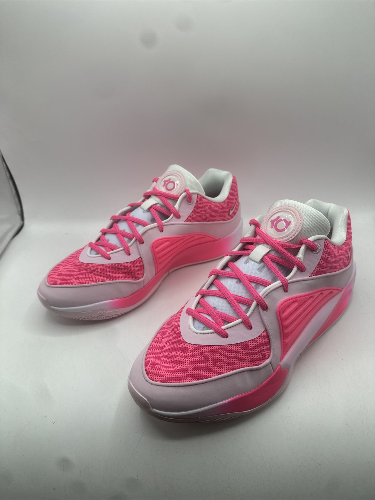 NikeiD KD 16 “Aunt Pearl Pink – Kay Yow” Men’s Size 10.5 NO LID FB2390 900