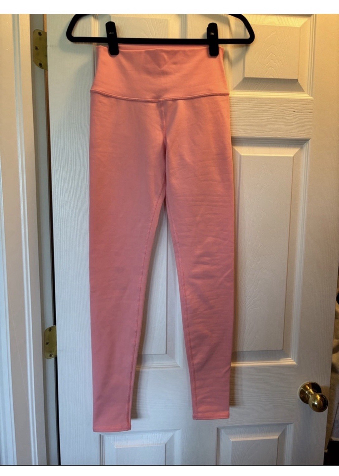 Retired Color Alo Airbrush Women’s Pink Ankle Leggings XS with Logo Accent
