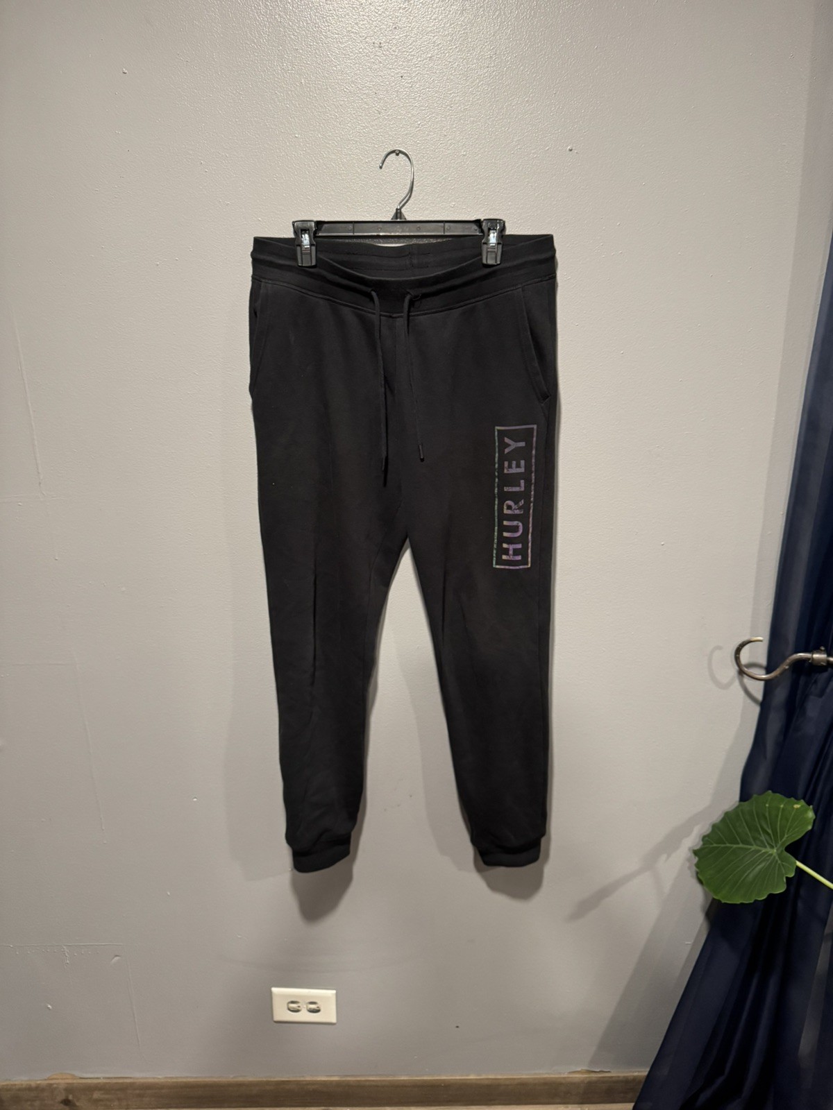 2 Pairs of Men’s Black & Dark Gray Sweatpants Joggers Lot (Hurley & SP Active)