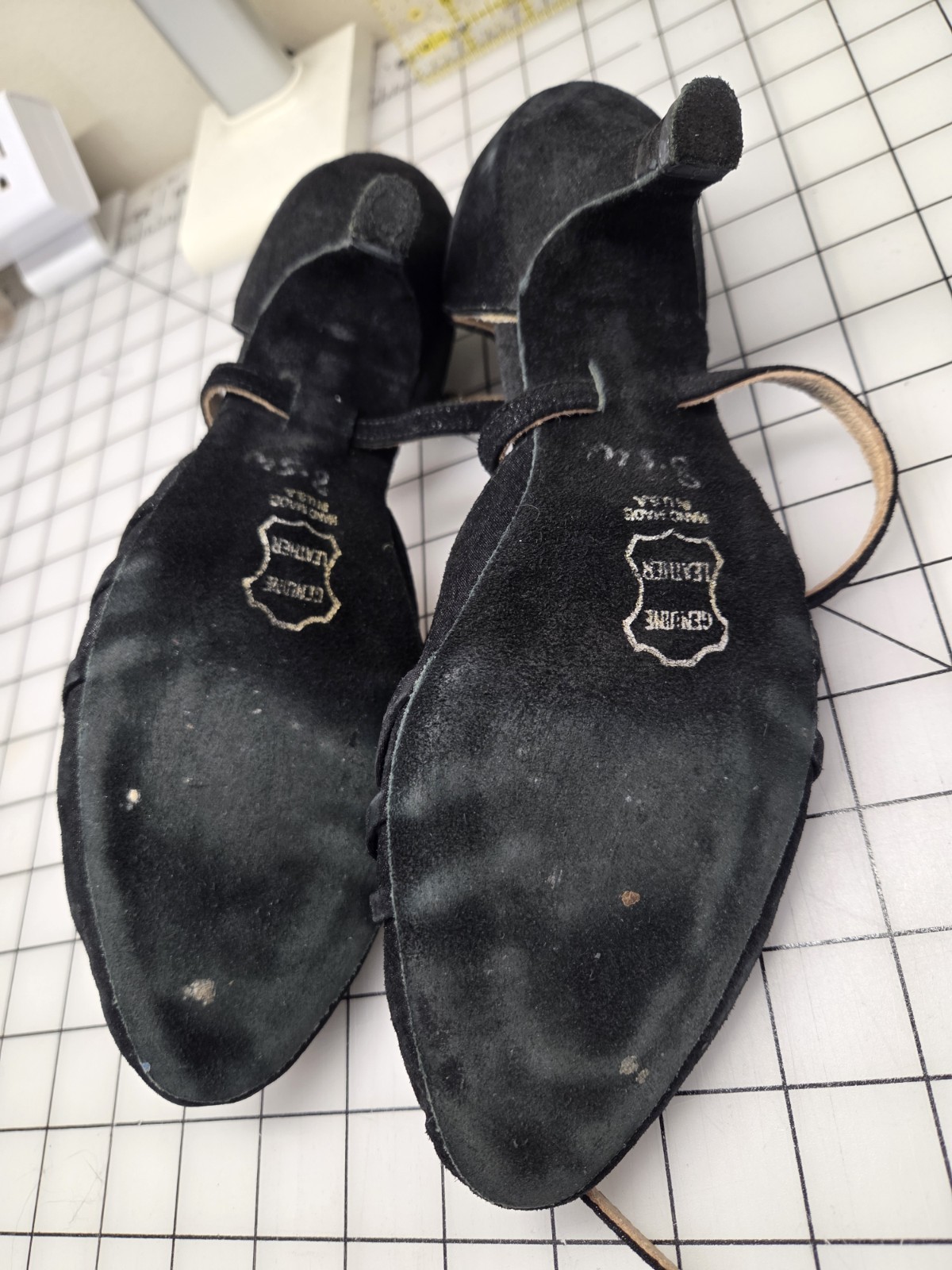 Celebrity Ballroom Dancing Dance Shoes Black Glitter Suede 8.5 W Closed Toe