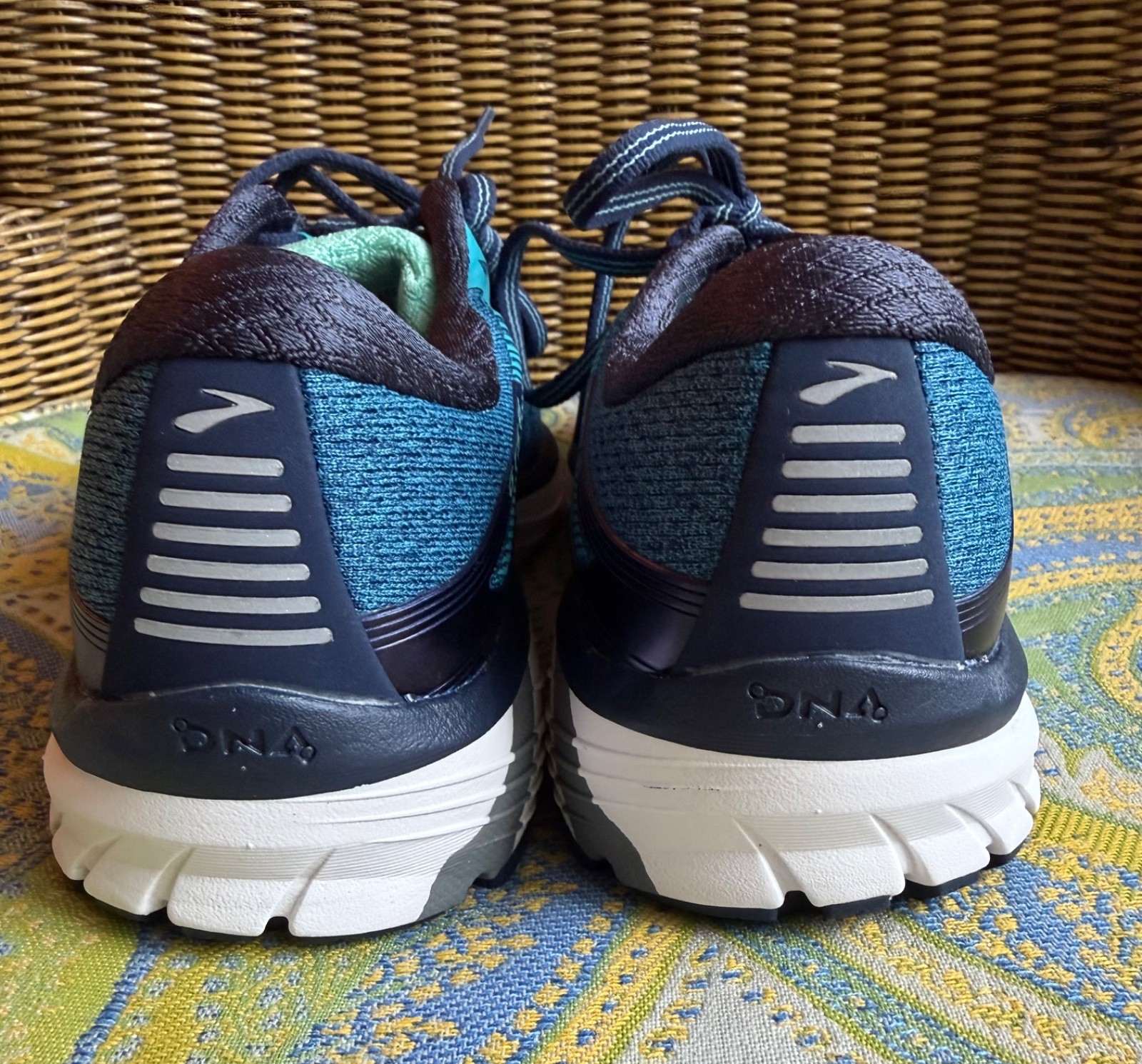 NEW BROOKS ADRENALINE GTS 18 *NAVY* TEAL * GREEN* RUNNING SHOES *WOMENS *SZ 9M*!