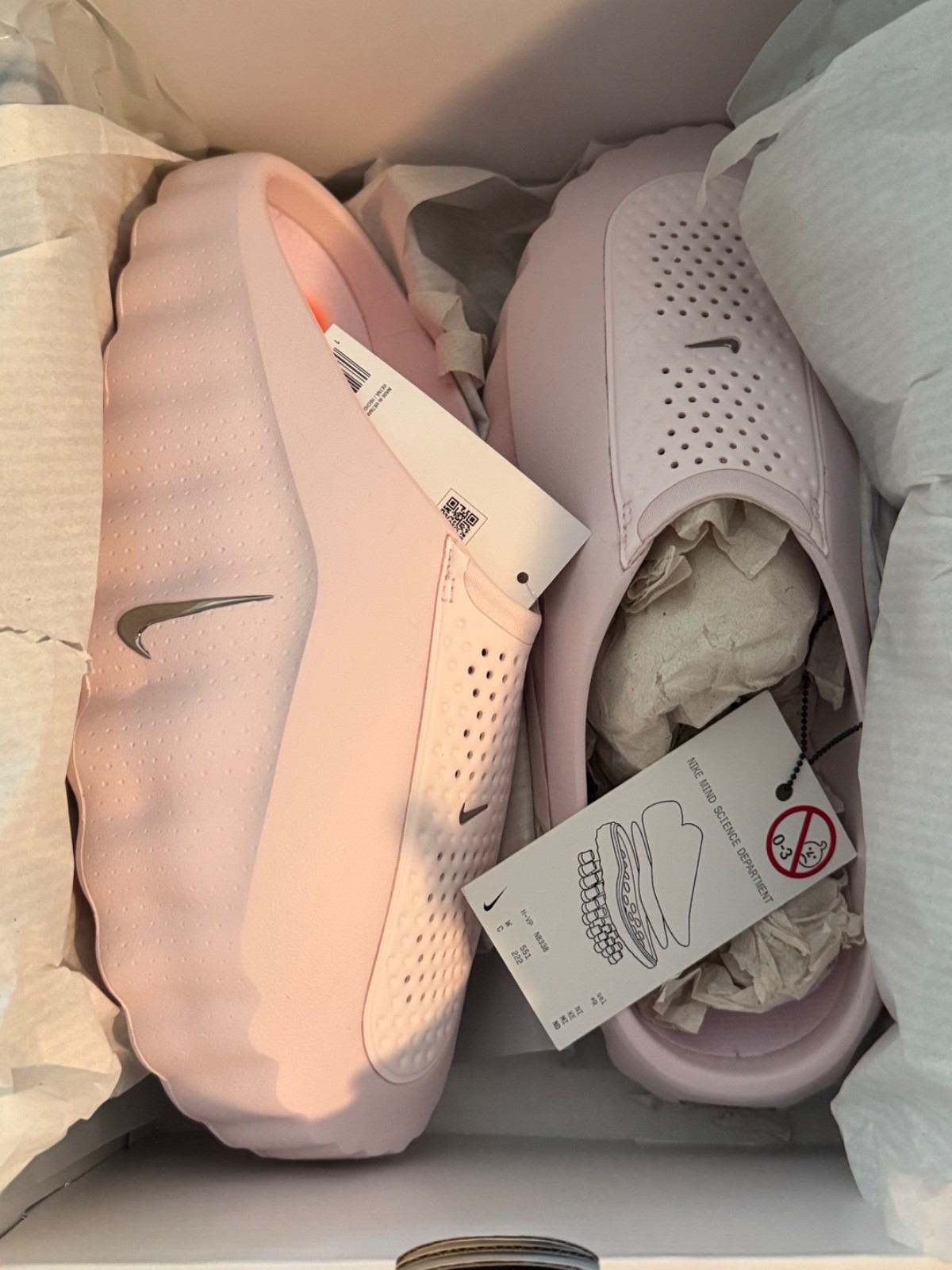pink nike mind slides size 11 in women’s