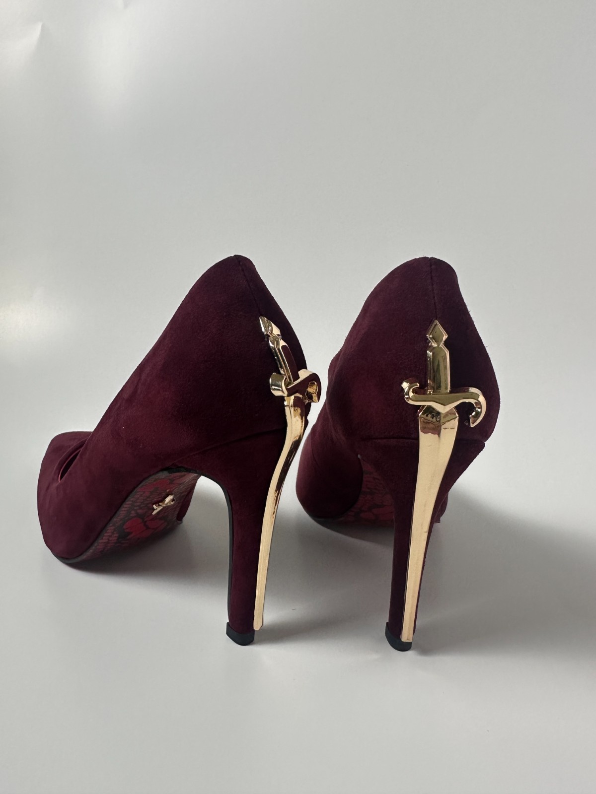 Cesare Paciotti Burgundy Red Dagger Heels EU 39 Gold Swords (Read Description)