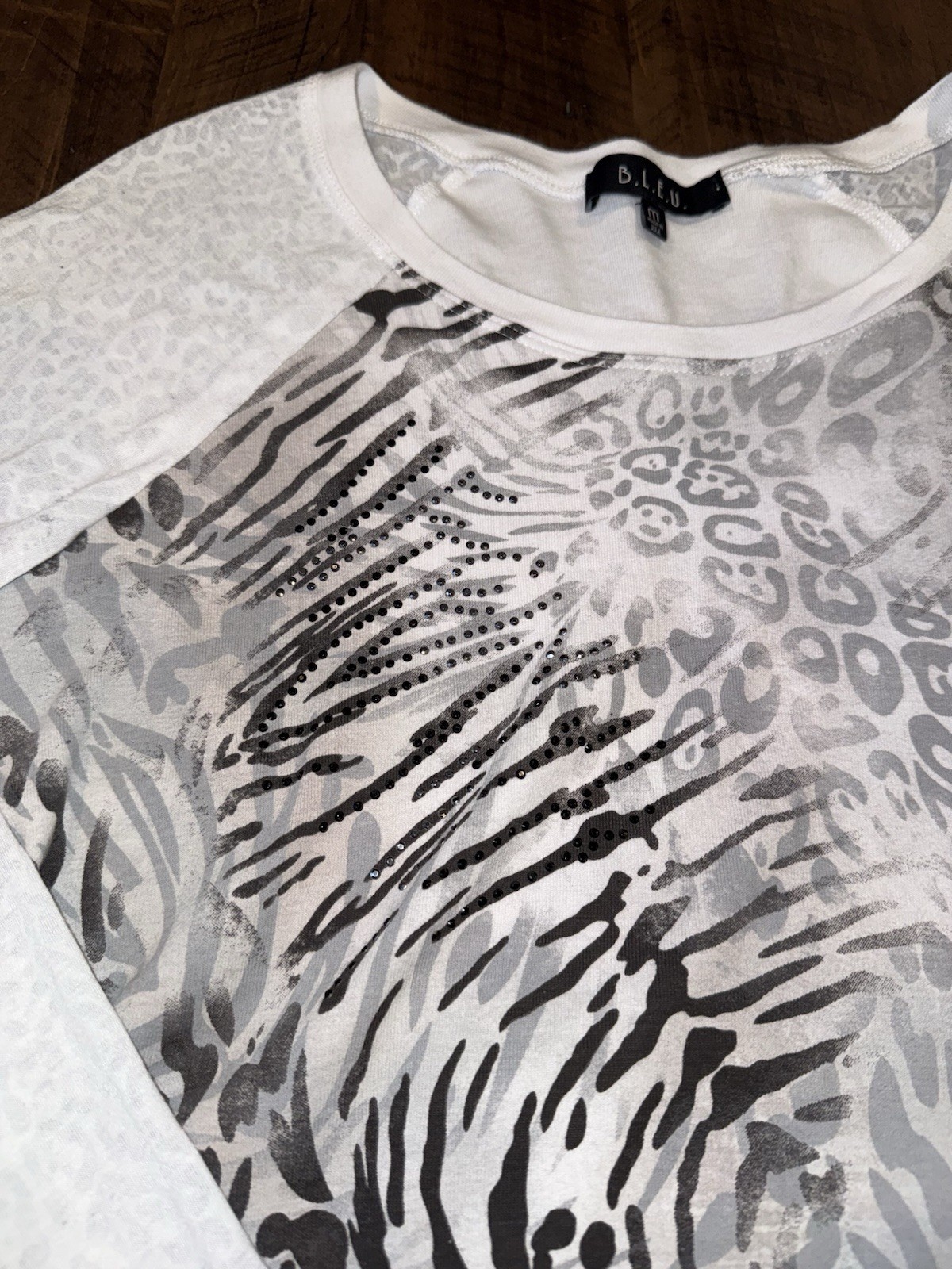B.L.E.U. Animal Print Raglan Top Embellished Cheetah Tiger Stripe Womens Size M