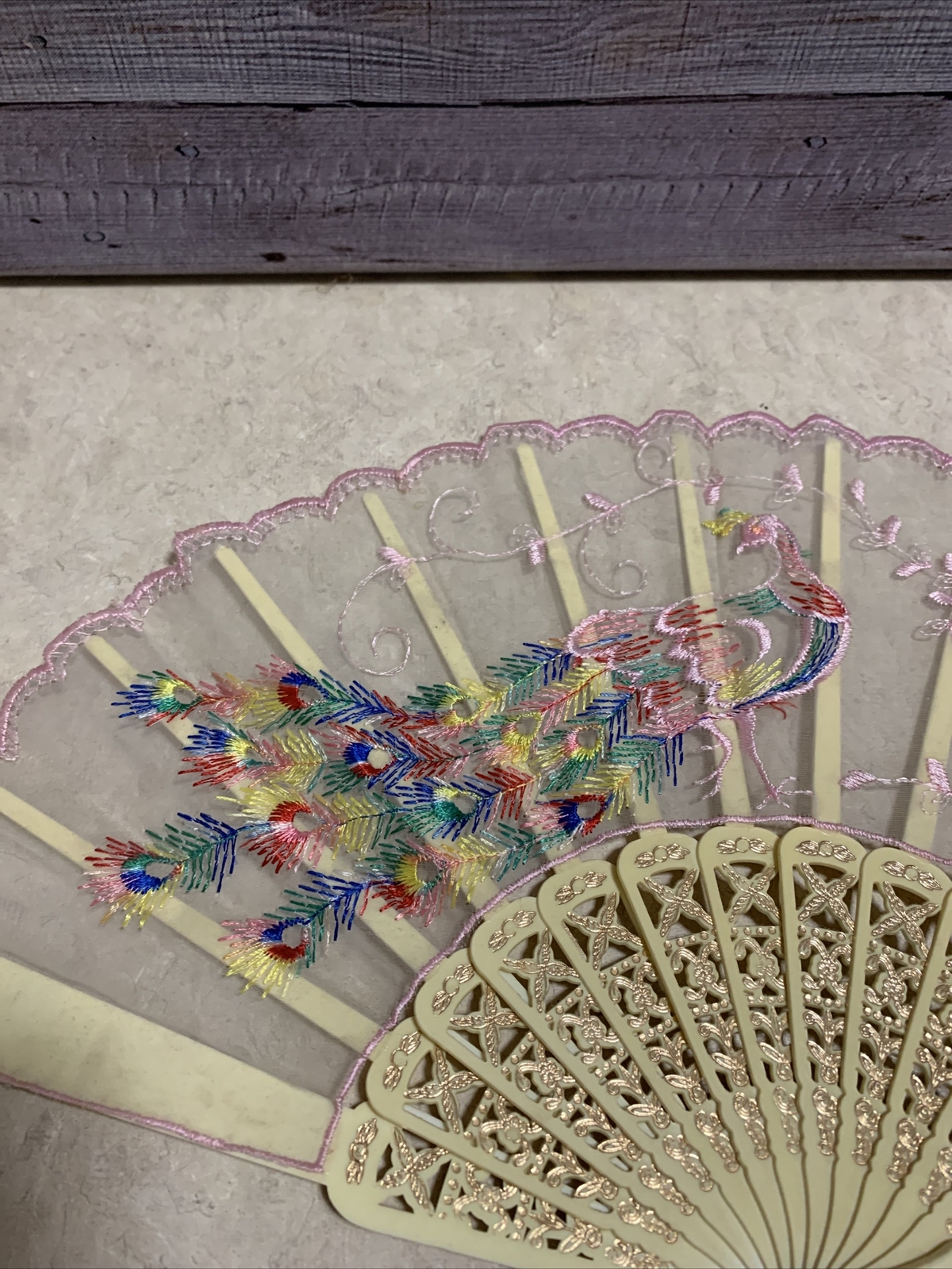 VINTAGE ORIENTAL EMBROIDERED PEACOCK CLOTH FABRIC PLASTIC FOLDING HAND FAN