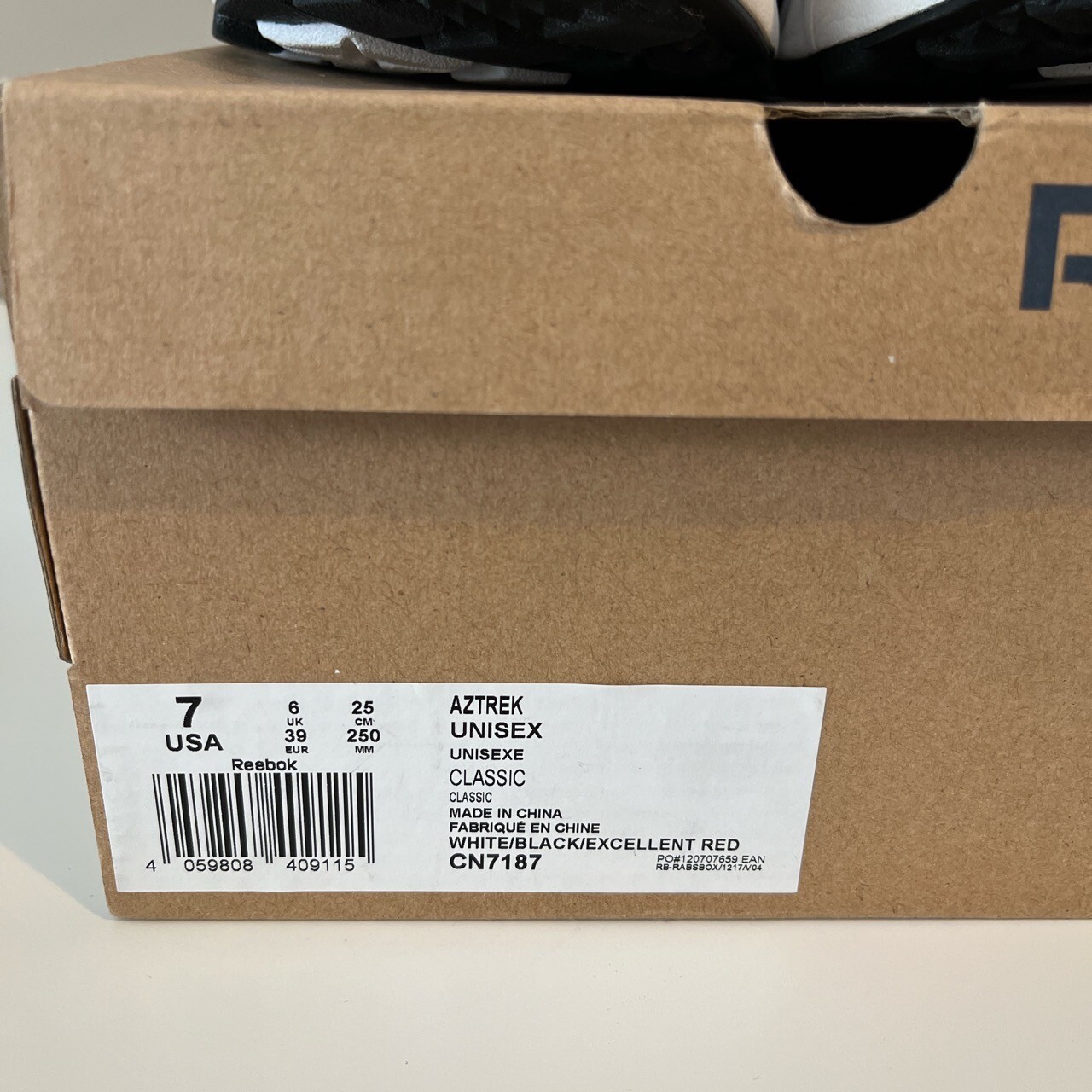 Reebok Aztrek White Black Red US7 UK6 EU39 CN7187 Near New