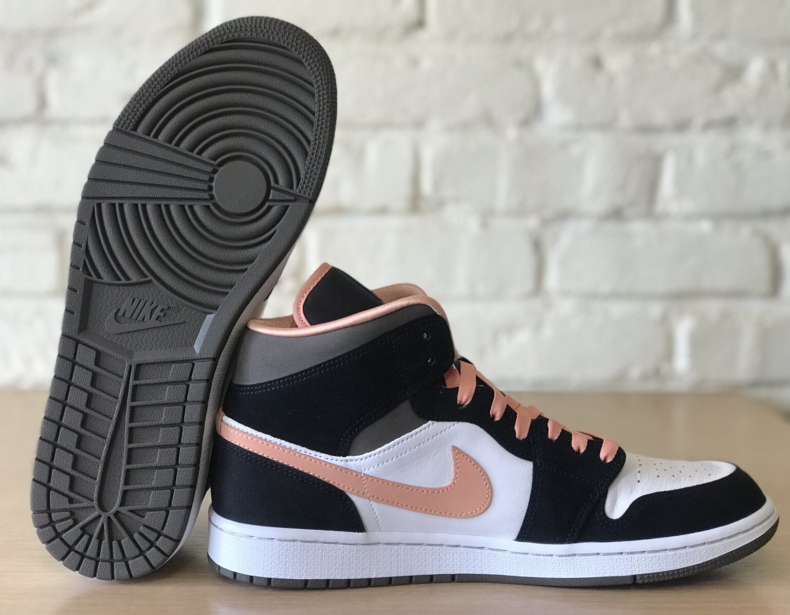 Nike Air Jordan 1 Mid SE Peach Mocha Women Size 12 / Men’s Size 10.5 DH0210-100