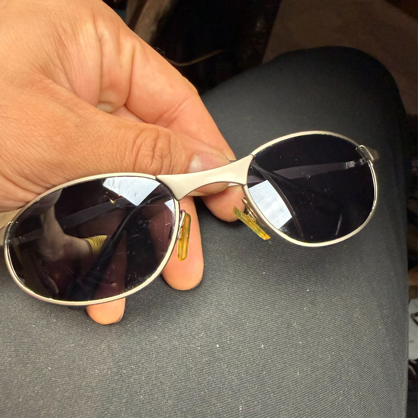 Men’s Vintage Style Silver Frame Sunglasses – DAMAGE: Scratches on Lens