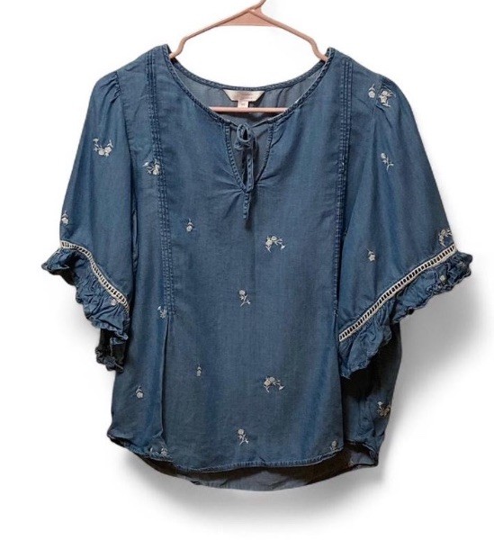 Lauren Conrad Women’s Blue Embroidered Ruffle Sleeve V-Neck Tie Blouse M