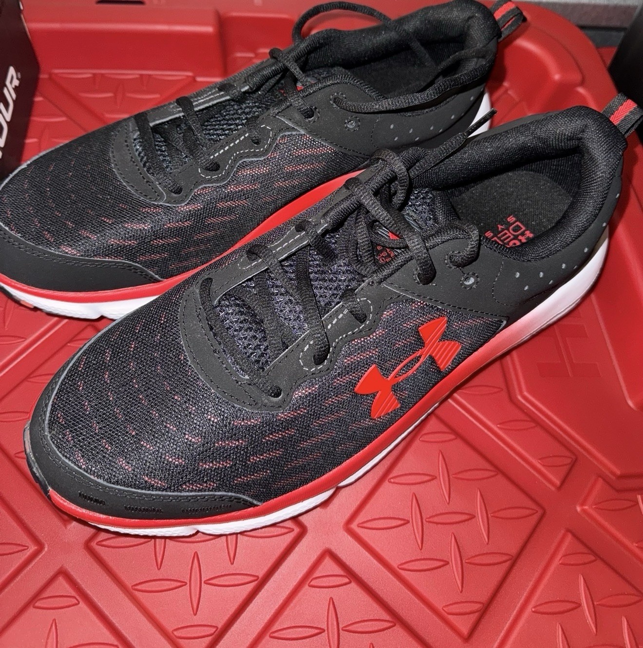 Men’s Under Armour 3026175 Training UA Charged Assert Running Athletic Shoes 12