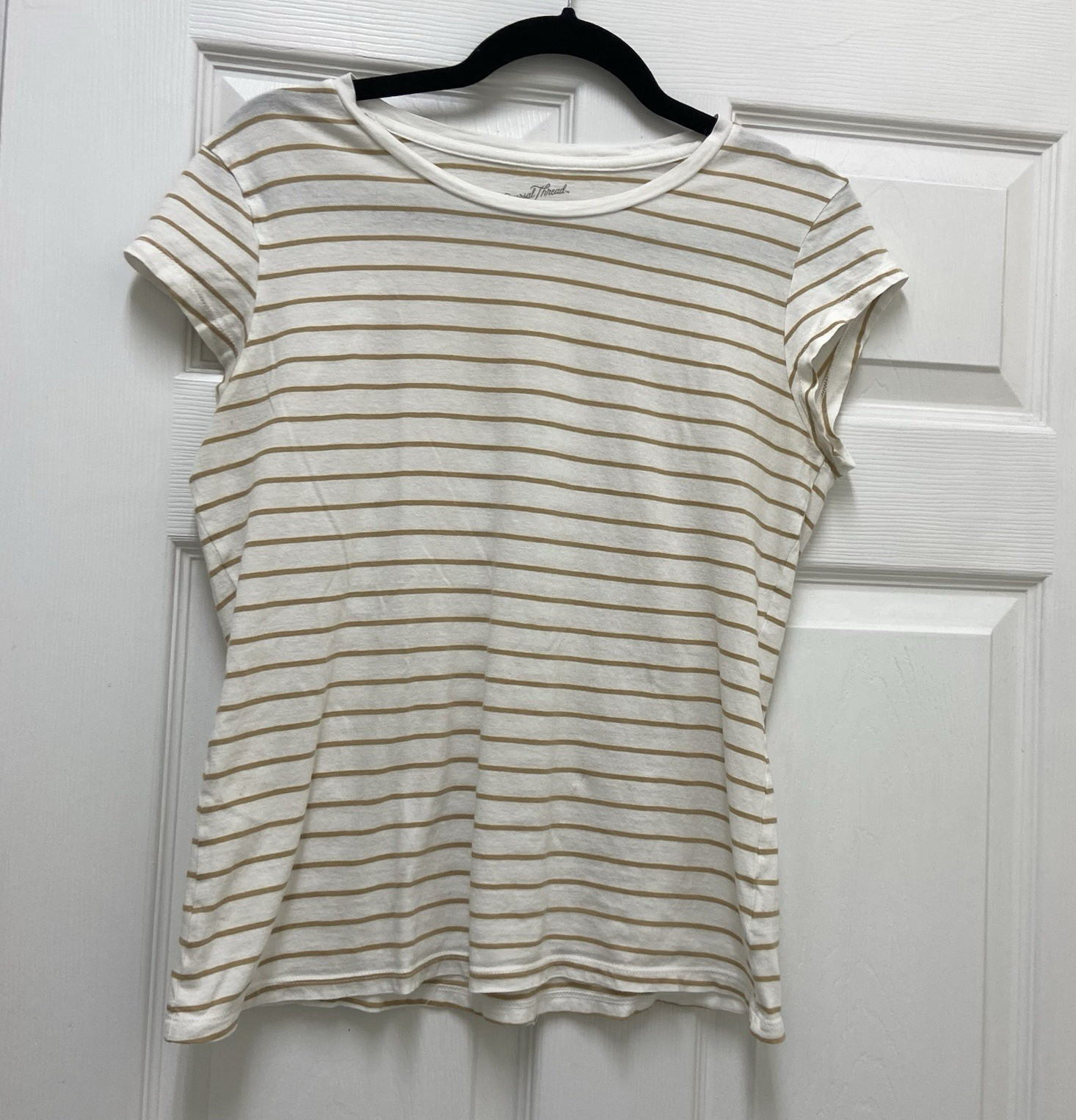 Universal Thread Women’s White/Tan Striped Crew Neck Short Sleeve Tee Size M