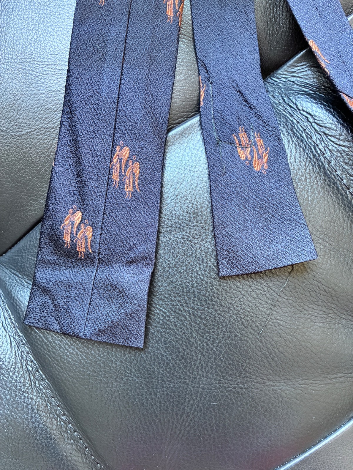 SKINNY SILK TIE Necktie Square Ends Navy Blue w/Bronze Figures 2.25″x58″