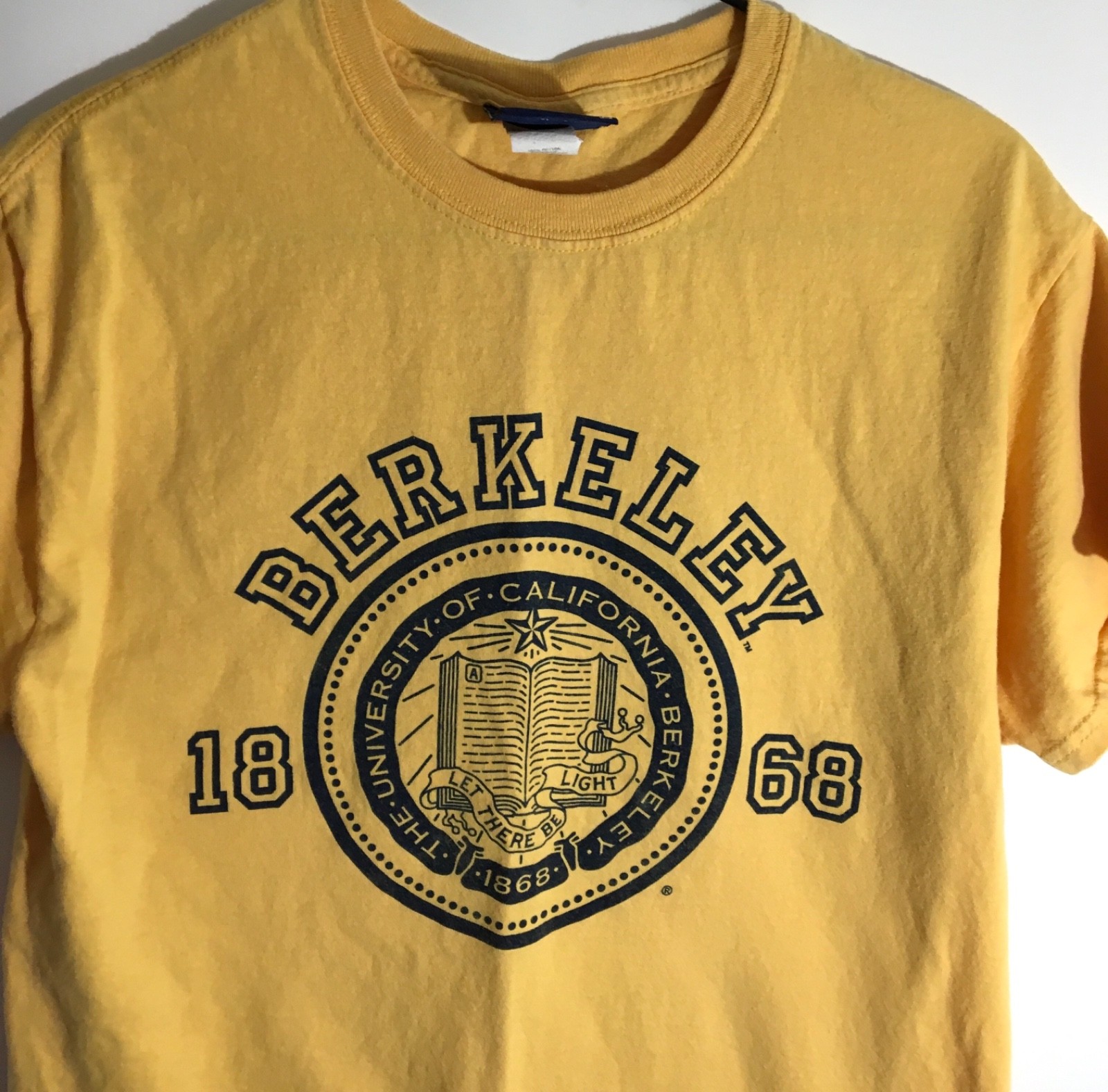 Vintage MV Sport Berkeley California Men’s Sz Medium Yellow University T Shirt