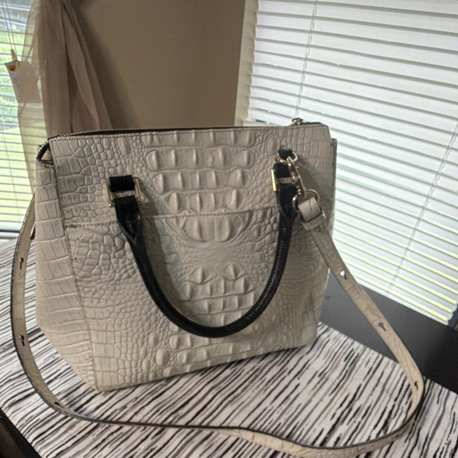Crocodile Embossed Beige Satchel Top Handle Bag Zip Detachable Strap Silver