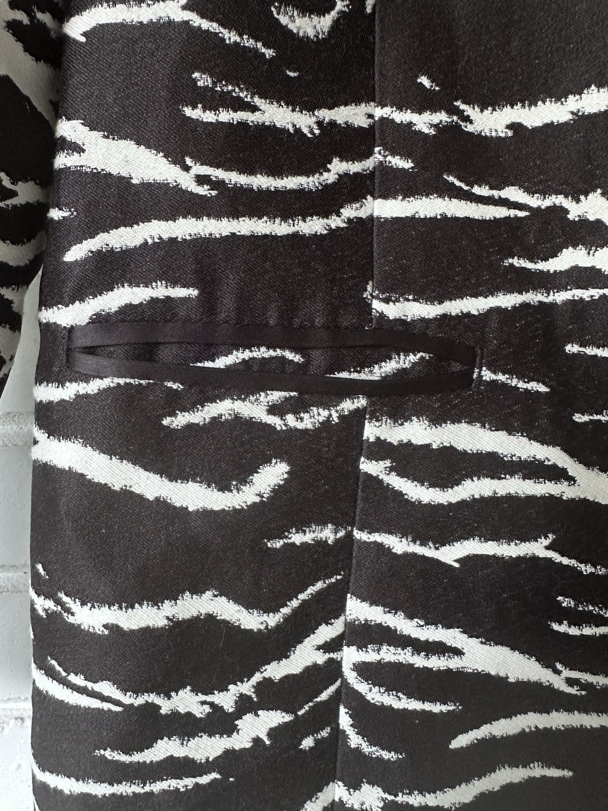 Chico’s Zebra Print Blazer Jacket Womens 0 Black White Lined Button 3/4
